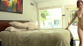 Riđa mlada žena 18+ jebe oženjenog očuha Sašu Kejsi napolju