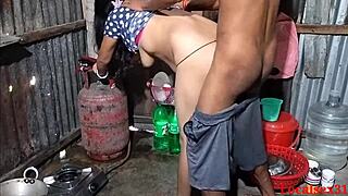 गांव की लड़की बेस्ट डॉगीस्टाइल फक कभी देती है।