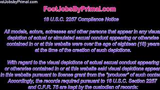 네 치어리더가 팬티스타킹 지배로 통제한다. 유니폼이 코스프레에 야생 반전