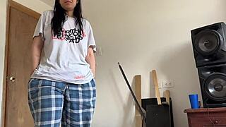 Aku Manfaatkan Sepupu Ipar Panas Sendirian