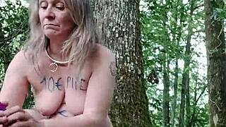 Milf slave ydmyget i skov doggy style session