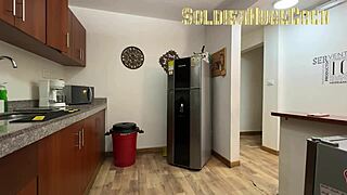 老婆闺蜜为了钱在家操我