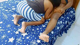 Ο Σύζυγος Γαμάει την Κοιμισμένη Ινδική Πόρνη Αδελφή της Γυναίκας του στο Κοινό Κρεβάτι