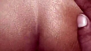 Kjenner kjærligheten når stedfar knuller tenåring 18+s trange fitte