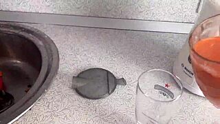 Hey, nak sertai kami untuk fun luar liar dengan blonde seksi?