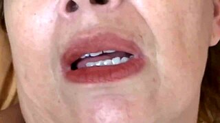 O bože, prvi put masturbiram pred pastorkom. nije mogao da izdrži i poprskao mi sise! 😲