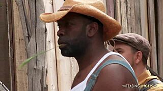 هاي يا عسل، لا شيء يضاهي النيك بقوة معاً مثل هذا